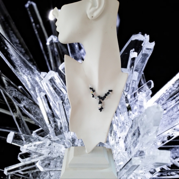 Elegant Hand Crafted Swarovski Crystal Illusion Beaded Necklace NWT - Picture 5 of 10